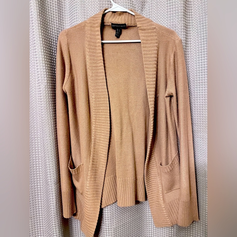 Streetwear Society  😎 Tan cardigan with pockets! Fits more like a medium